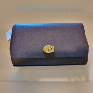 ❌️❌️ SOLD ❌️❌️ Coach Alexa Chain Clutch
